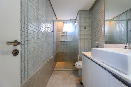 Apartamento à venda com 119m², 2 quartos e 2 vagas Apartamento à venda com 119m², 2 quartos e 2 vagasBanheiro da Suíte 1