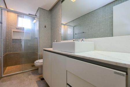 Apartamento à venda com 119m², 2 quartos e 2 vagas Apartamento à venda com 119m², 2 quartos e 2 vagasBanheiro da Suíte 1