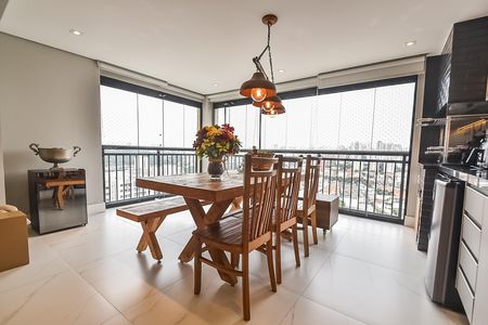 Apartamento à venda com 94m², 2 quartos e 2 vagasVaranda