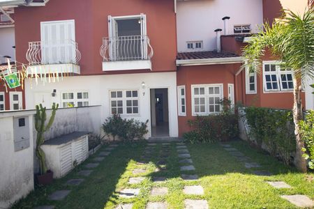 Casa à venda com 166m², 3 quartos e 2 vagasFachada 