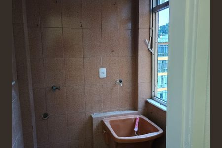 Área de serviço de apartamento para alugar com 2 quartos, 50m² em Thouzet, Petrópolis