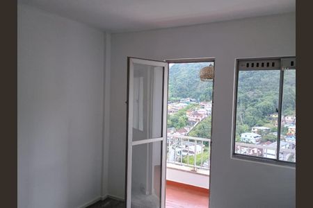 Sala de apartamento para alugar com 2 quartos, 50m² em Thouzet, Petrópolis