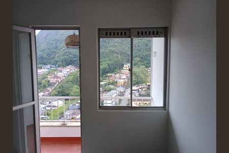 Sala de apartamento para alugar com 2 quartos, 50m² em Thouzet, Petrópolis
