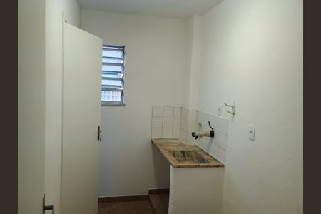 Cozinha de apartamento para alugar com 2 quartos, 50m² em Thouzet, Petrópolis