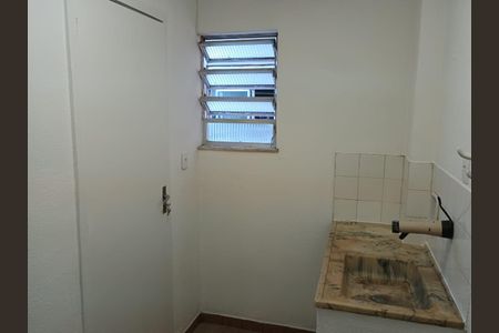 Cozinha de apartamento para alugar com 2 quartos, 50m² em Thouzet, Petrópolis