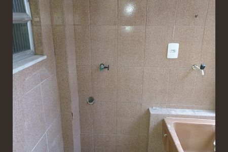 Área de serviço de apartamento para alugar com 2 quartos, 50m² em Thouzet, Petrópolis