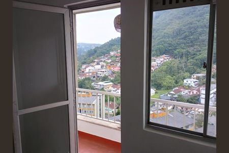 Sala de apartamento para alugar com 2 quartos, 50m² em Thouzet, Petrópolis