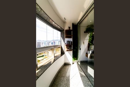 Apartamento à venda com 83m², 2 quartos e 2 vagas Apartamento à venda com 83m², 2 quartos e 2 vagasVaranda da Sala