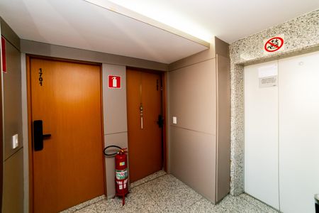 Apartamento à venda com 83m², 2 quartos e 2 vagas Apartamento à venda com 83m², 2 quartos e 2 vagasHall de entrada