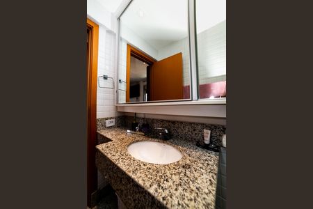 Apartamento à venda com 83m², 2 quartos e 2 vagas Apartamento à venda com 83m², 2 quartos e 2 vagasBanheiro da Suíte
