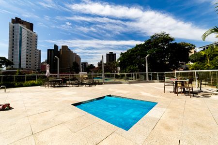 Apartamento à venda com 83m², 2 quartos e 2 vagas Apartamento à venda com 83m², 2 quartos e 2 vagasÁrea comum - Piscina