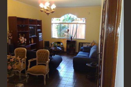 Casa à venda com 4 quartos, 257m² em Adalgisa, São Paulo