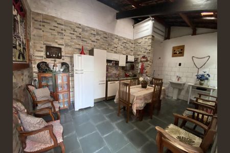 Casa à venda com 154m², 4 quartos e 2 vagas