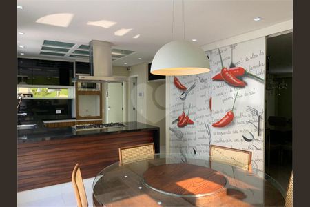 Casa à venda com 3 quartos, 300m² em Vila Santo Antônio, São Paulo