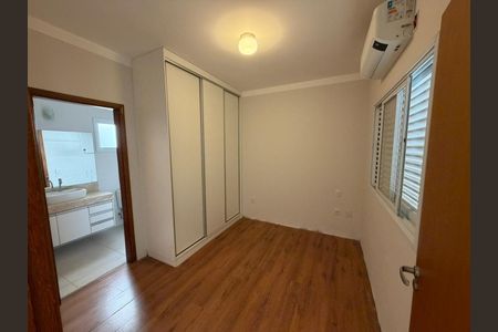 Casa de condomínio para alugar com 175m², 3 quartos e 2 vagasQuarto