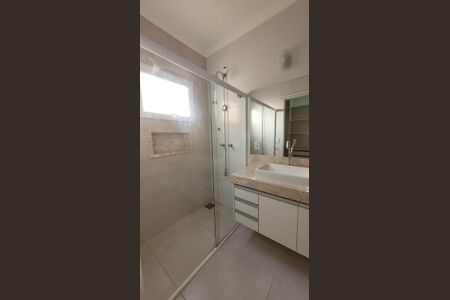 Casa de condomínio para alugar com 175m², 3 quartos e 2 vagasBanheiro 