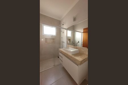 Casa de condomínio para alugar com 175m², 3 quartos e 2 vagasBanheiro 