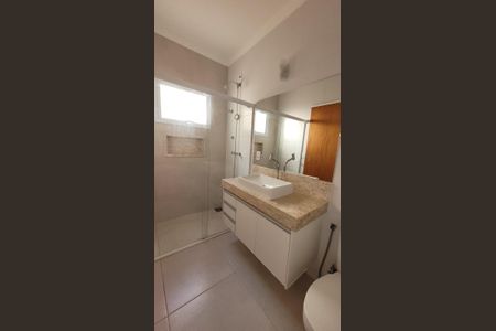 Casa de condomínio para alugar com 175m², 3 quartos e 2 vagasBanheiro 