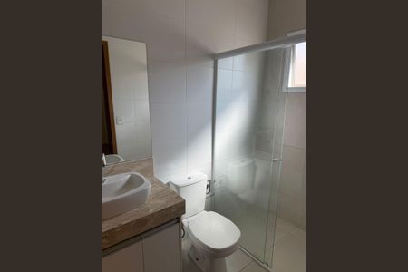 Casa de condomínio para alugar com 175m², 3 quartos e 2 vagasBanheiro 