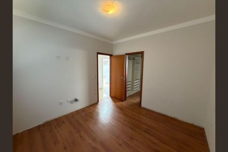 Casa de condomínio para alugar com 175m², 3 quartos e 2 vagasQuarto