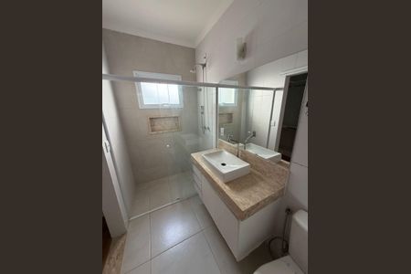 Casa de condomínio para alugar com 175m², 3 quartos e 2 vagasBanheiro 