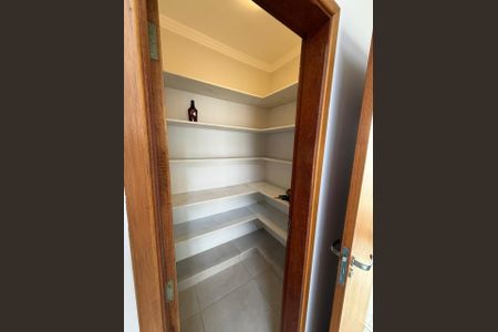 Casa de condomínio para alugar com 175m², 3 quartos e 2 vagasCloset