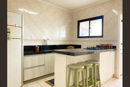 Cozinha de apartamento para alugar com 1 quarto, 70m² em Vila Tupi, Praia Grande