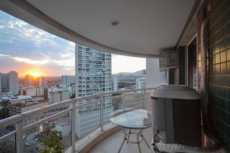 Apartamento para alugar com 91m², 2 quartos e 1 vagaSacada