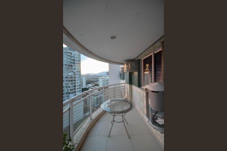 Apartamento para alugar com 91m², 2 quartos e 1 vagaSacada