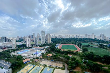 Apartamento à venda com 308m², 4 quartos e 4 vagasVista da Suíte 4