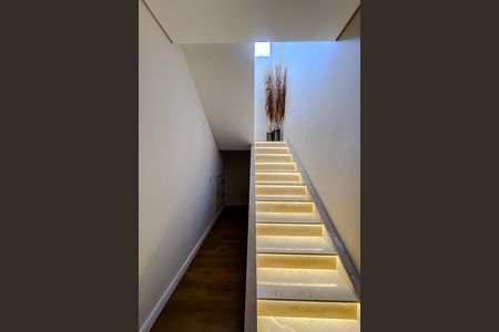 Apartamento à venda com 308m², 4 quartos e 4 vagasEscada
