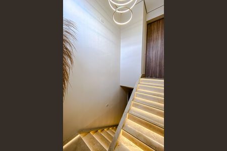Apartamento à venda com 308m², 4 quartos e 4 vagasEscada