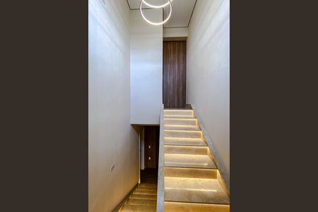 Apartamento à venda com 308m², 4 quartos e 4 vagasEscada
