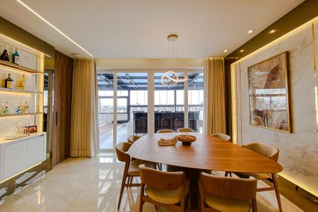 Apartamento à venda com 308m², 4 quartos e 4 vagasSala