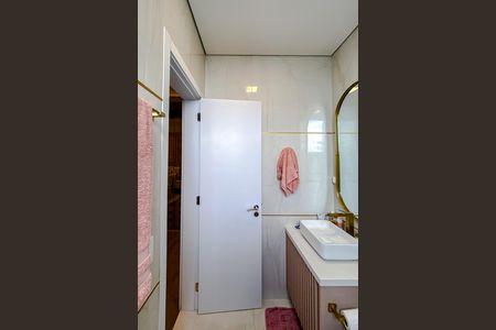 Apartamento à venda com 308m², 4 quartos e 4 vagasBanheiro da Suíte 4