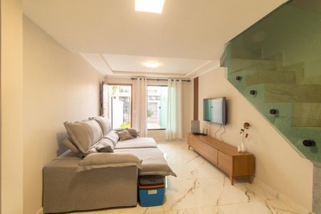 Casa para alugar com 70m², 2 quartos e 1 vaga Casa para alugar com 70m², 2 quartos e 1 vagaSala