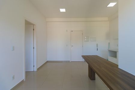 Sala de apartamento para alugar com 1 quarto, 38m² em Granja Viana, Cotia
