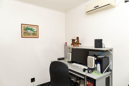 Casa à venda com 263m², 4 quartos e 8 vagasQuarto 2