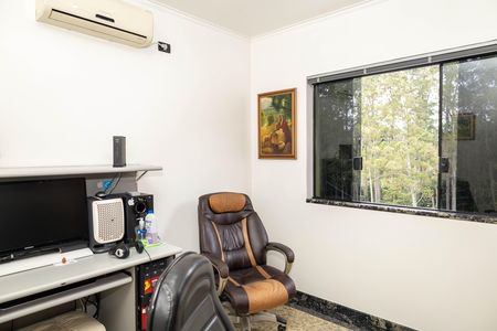 Casa à venda com 263m², 4 quartos e 8 vagasQuarto 2