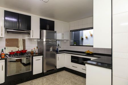 Casa à venda com 263m², 4 quartos e 8 vagasCozinha