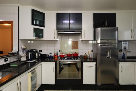 Casa à venda com 263m², 4 quartos e 8 vagasCozinha