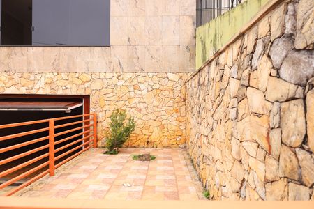 Casa à venda com 263m², 4 quartos e 8 vagasVaranda