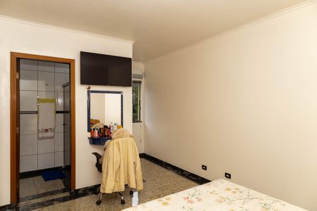 Casa à venda com 263m², 4 quartos e 8 vagasQuarto - 3 - Suíte
