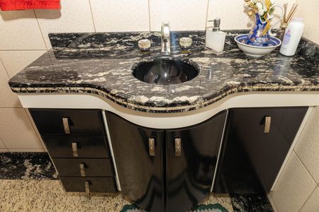 Casa à venda com 263m², 4 quartos e 8 vagasBanheiro 2