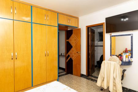 Casa à venda com 263m², 4 quartos e 8 vagasQuarto - 3 - Suíte