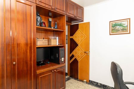 Casa à venda com 263m², 4 quartos e 8 vagasQuarto 2
