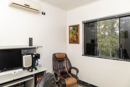 Casa à venda com 263m², 4 quartos e 8 vagasQuarto 2