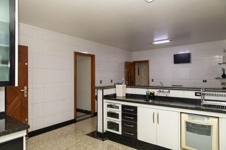 Casa à venda com 263m², 4 quartos e 8 vagasCozinha