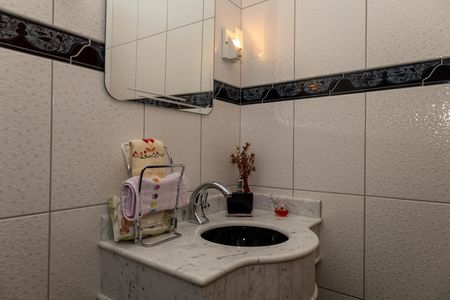 Casa à venda com 263m², 4 quartos e 8 vagasBanheiro 3 - Lavabo