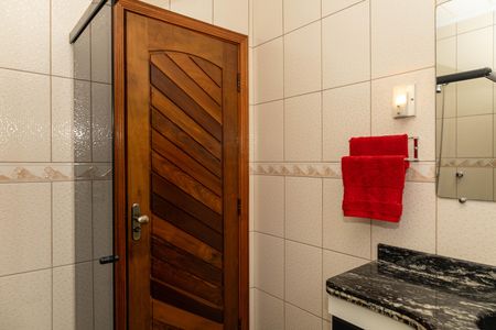 Casa à venda com 263m², 4 quartos e 8 vagasBanheiro 2